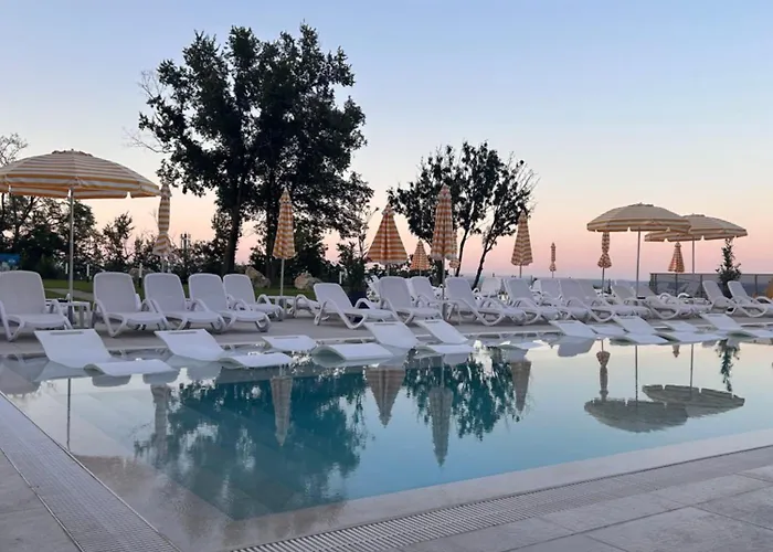 Sunrise L 1bd Sea View L Pool L Free Parking 아파트 바르나